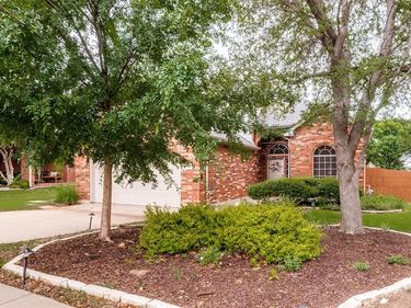 10400 Vintage Drive, Fort Worth, TX 76244