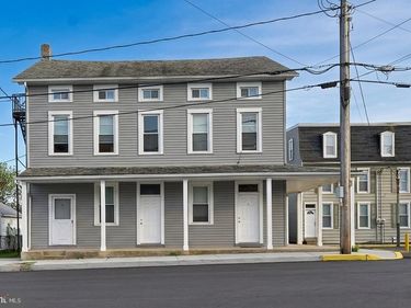 8 E BROADWAY AVE, ETTERS, PA 17319