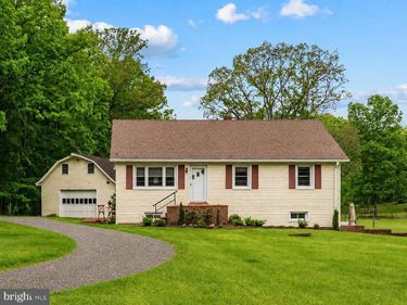 85 S POES ROAD , AMISSVILLE, VA 20106