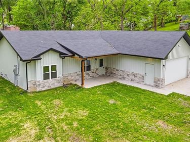 2944 N Highland Street, Avondale, MO 64117