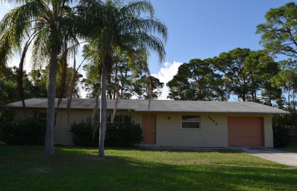 1652 SE Floresta Drive, Port Saint Lucie, FL 34983 Photo