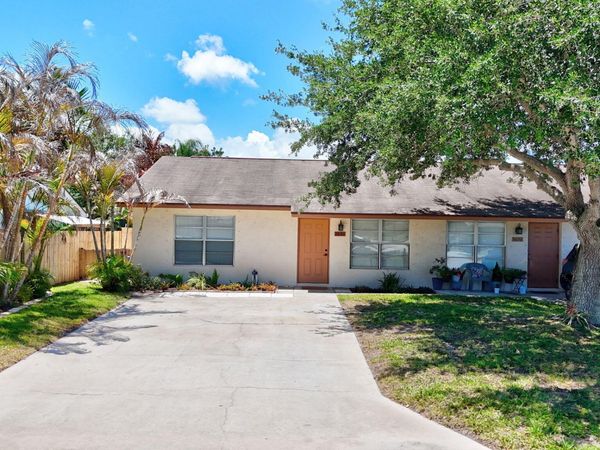 9040 SE Hobe Ridge Avenue, Hobe Sound, FL 33455