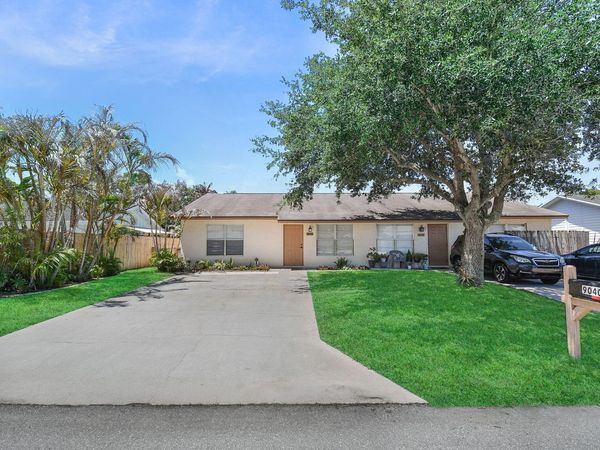 9040 SE Hobe Ridge Avenue, Hobe Sound, FL 33455