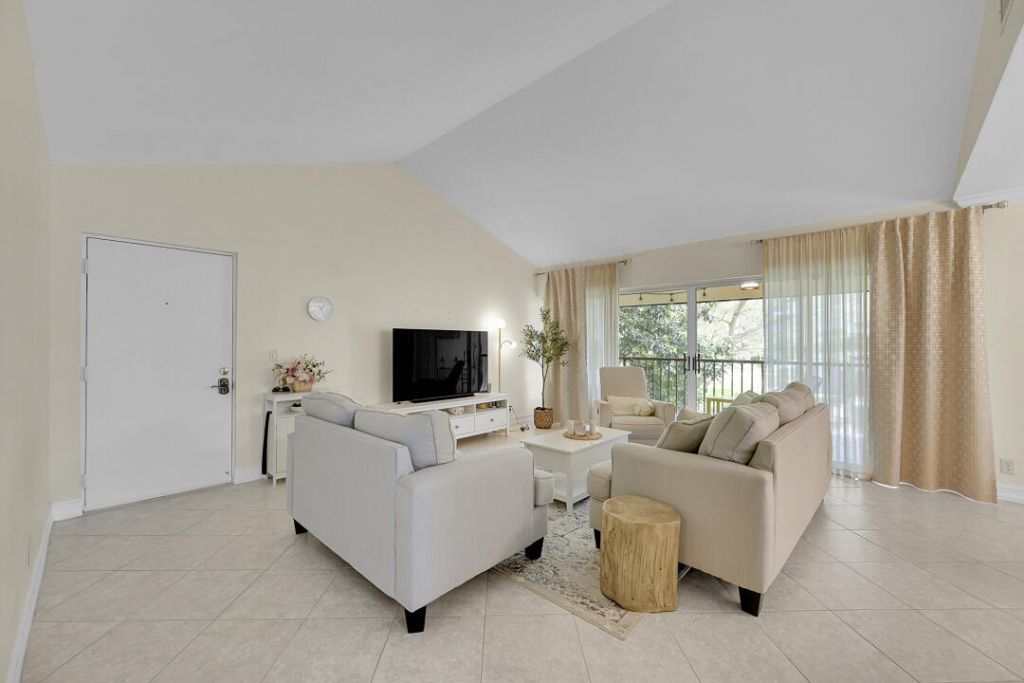 6245 Old Court Road, Unit 202, Boca Raton, FL 33433 Photo