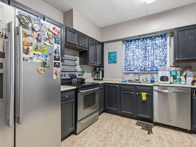 700 N Nelson Road, Columbus, OH 43219 Photo 2