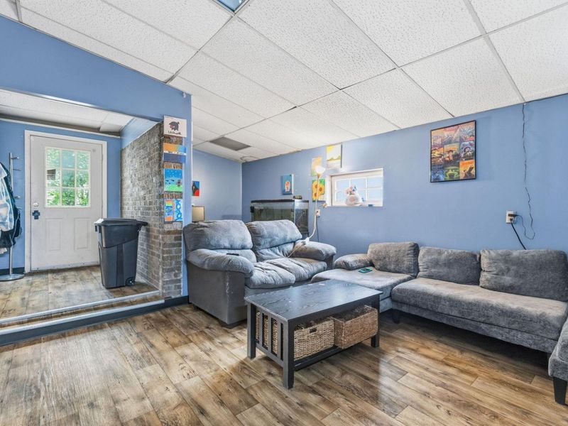 700 N Nelson Road, Columbus, OH 43219 Photo 6