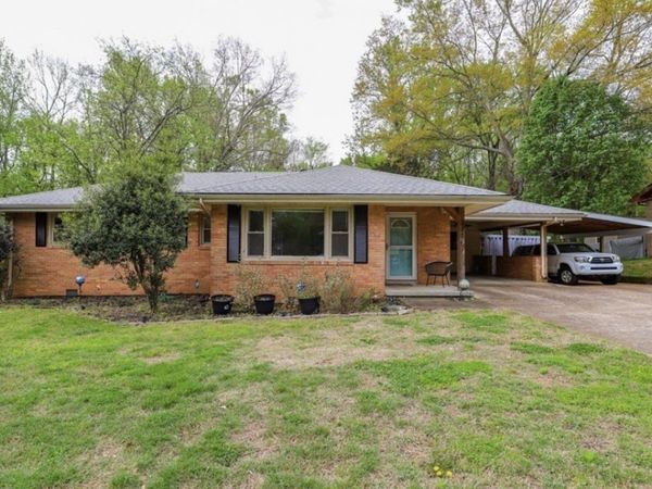 311 Oakwood Ln , Paris, TN 38242