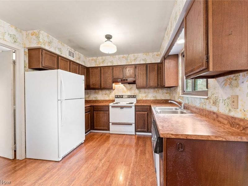 17620 Eastbrook Trail, Chagrin Falls, OH 44023 Photo 4