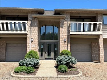 3800 Rosemont Boulevard, Unit 109C, Fairlawn, OH 44333