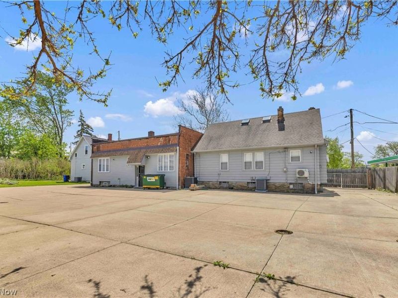 18515 Underwood Avenue, Cleveland, OH 44119 Photo 2