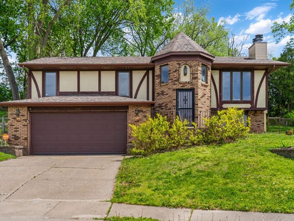 4803 Taylor Street , Davenport, IA 52806