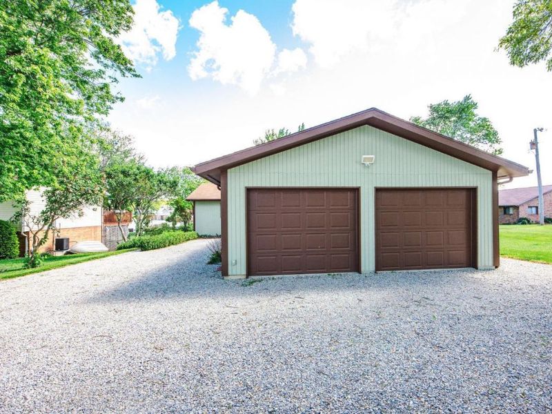 190 Lakengren Drive, Eaton, OH 45320 Photo 3