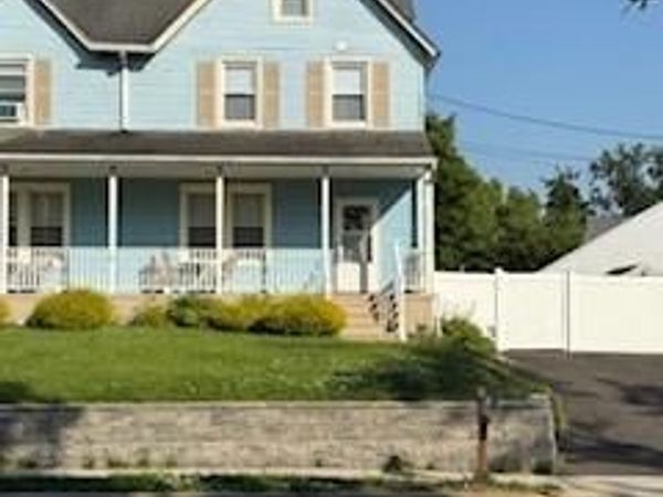 23 Maple Street, Helmetta, NJ 08828