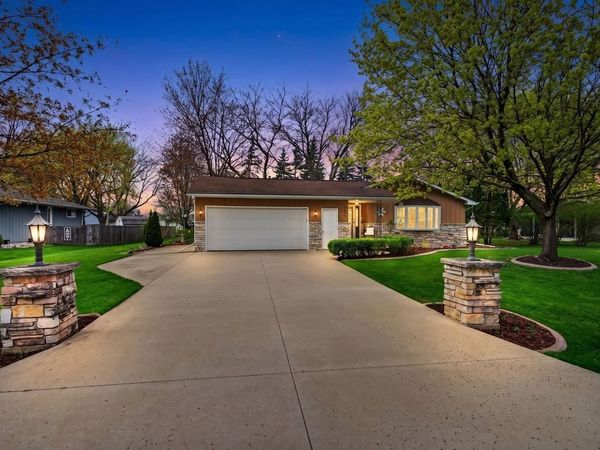 1296 LAKEVIEW LANE, Menasha, WI 54952