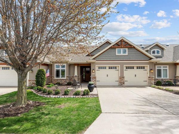 1355 PRAIRIE LAKE CIRCLE, Neenah, WI 54956