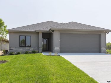 2094 N 182 Avenue Circle, Elkhorn, NE 68022
