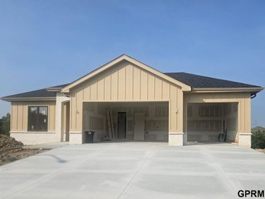 2094 N 182 Avenue Circle, Elkhorn, NE 68022
