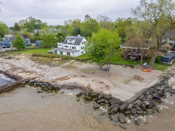 5918 Liberty Ave, Vermilion, OH 44089