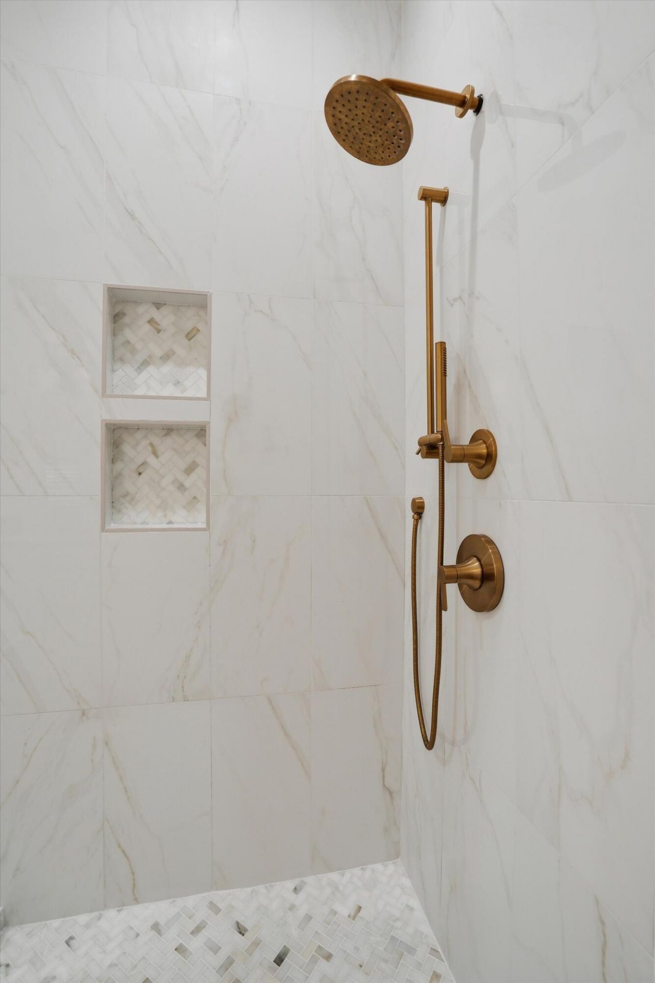 1168 Blakeway Street Photo 32