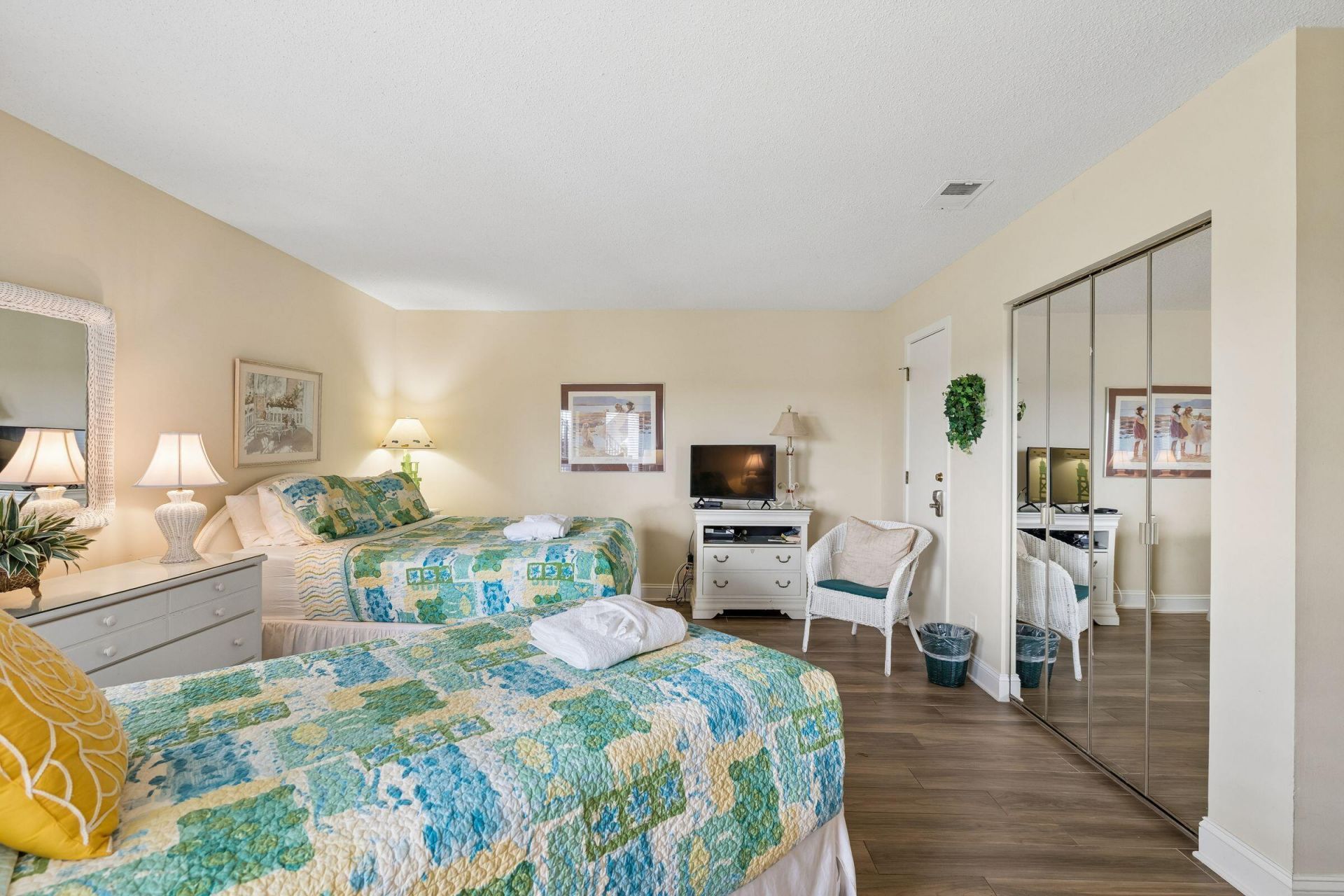 8000 Palmetto Drive Photo 22