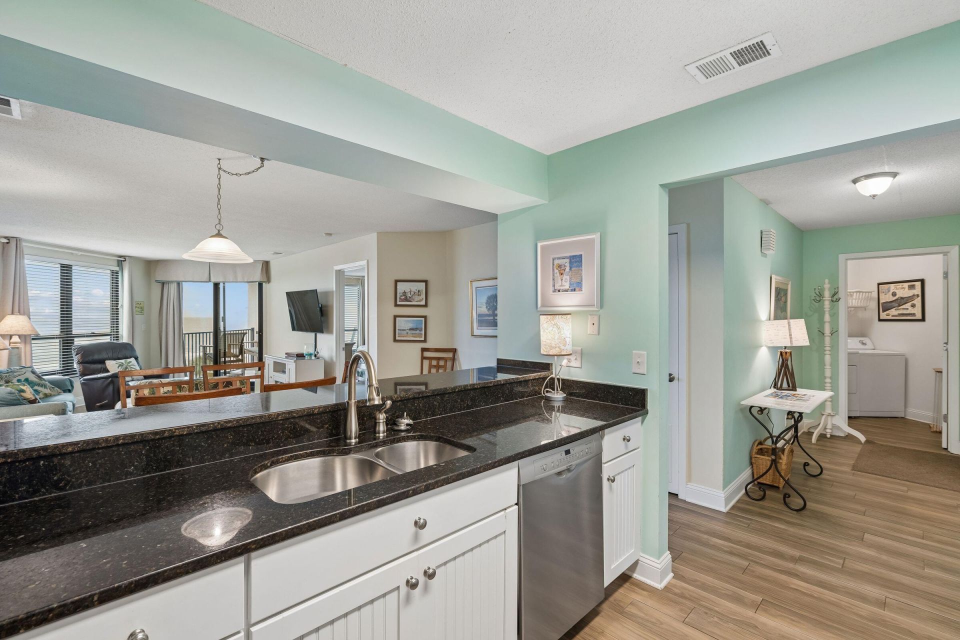 8000 Palmetto Drive Photo 6