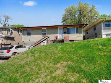 3722 Crown Pointe Avenue , Omaha, NE 68111