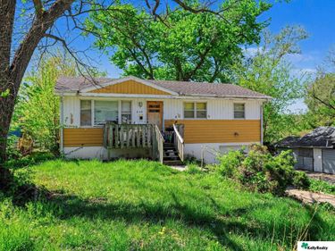 3629 Hartman Avenue , Omaha, NE 68111