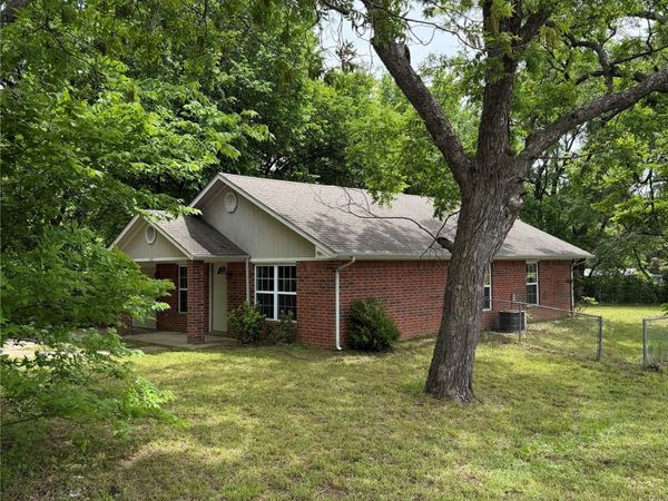 503 Quail Lake Drive , Henryetta, OK 74437