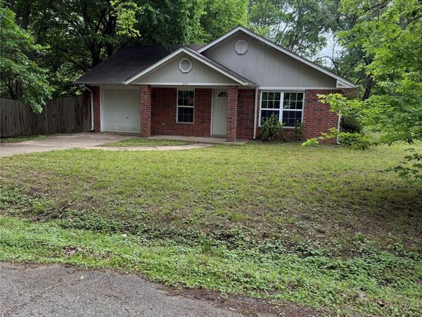 503 Quail Lake Drive , Henryetta, OK 74437