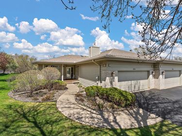 8914 Hilloway Road, Eden Prairie, MN 55347