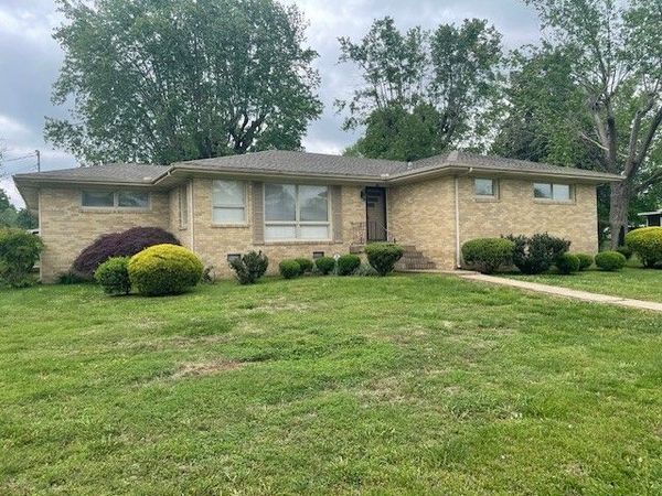 206 Fairlane Dr , Shelbyville, TN 37160