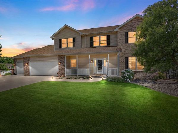 700 Creek View Ct, Coralville, IA 52241