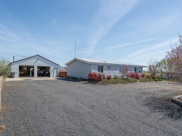 810 N 1st St, Garfield, WA 99103