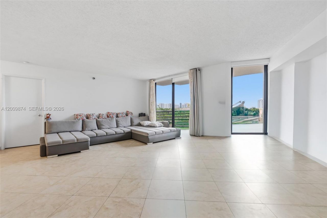 3300 NE 191st St , Unit 609, Aventura, FL 33180 Photo