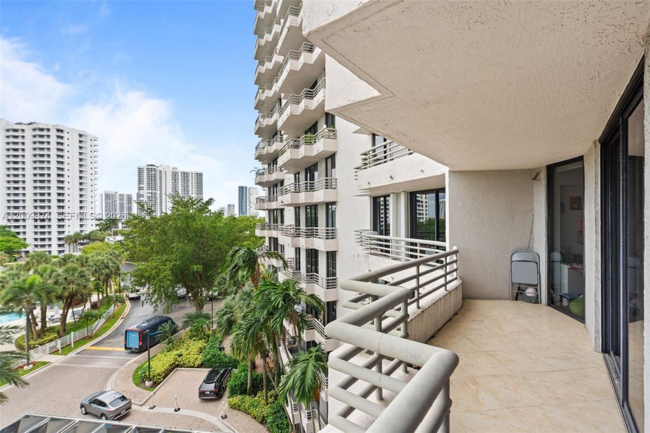 3300 NE 191st St , Unit 609, Aventura, FL 33180 Photo