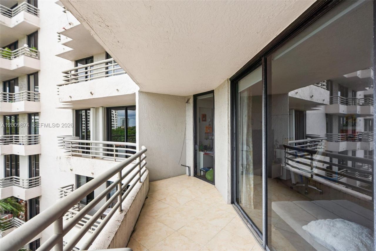 3300 NE 191st St , Unit 609, Aventura, FL 33180 Photo