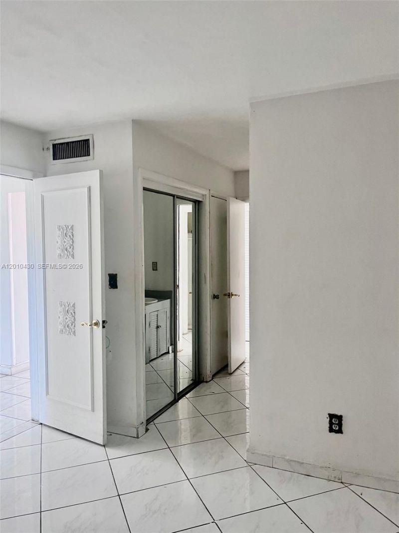 1540 NE 191st St, Unit 321, Miami, FL 33179 Photo