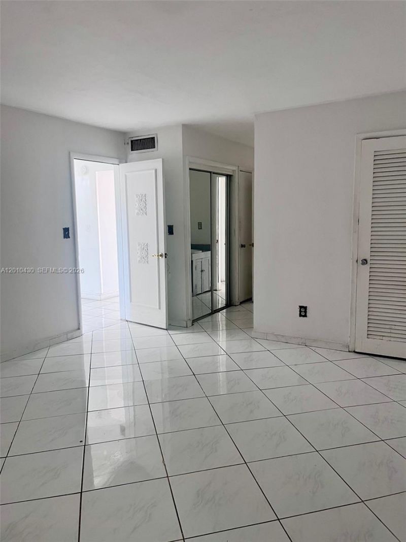 1540 NE 191st St, Unit 321, Miami, FL 33179 Photo