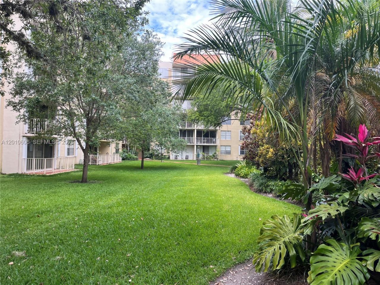 13120 SW 92nd Ave , Unit B-208, Miami, FL 33176 Photo