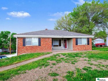 5906 N 36th Street , Omaha, NE 68111