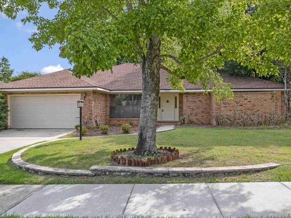 2251 Oxford Dr, Pensacola, FL 32503