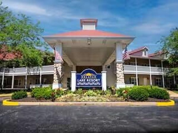 1505 Shore DRIVE, Unit 220, Delavan, WI 53115