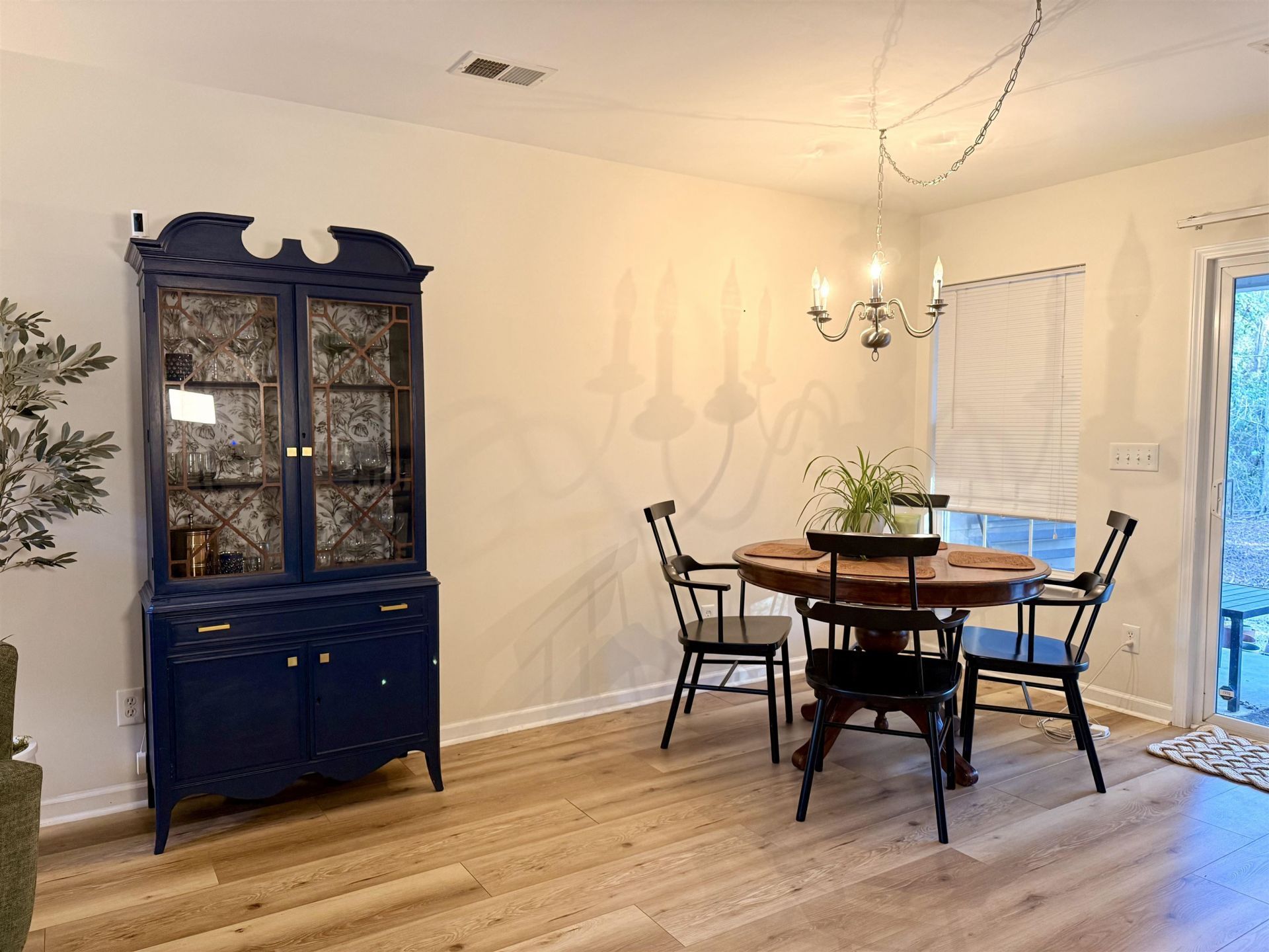 1104 Harvester Circle Photo 6