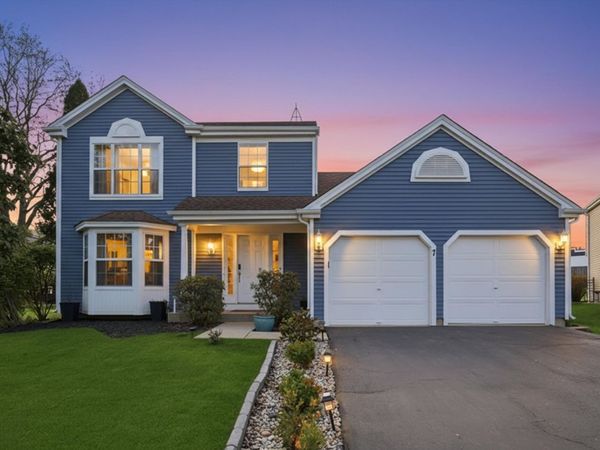 7 Arthur Court , Streamwood, IL 60107