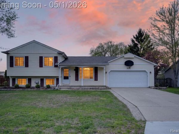 301 Lindenwood Drive, Linden, MI 48451