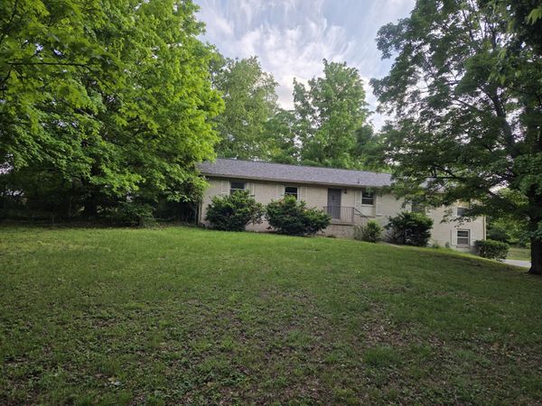 800 Apple Valley Rd , Madison, TN 37115