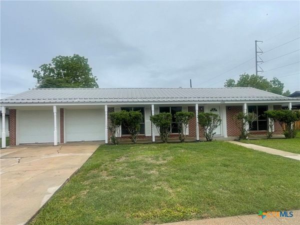 2006 Bon Aire Avenue , Victoria, TX 77901