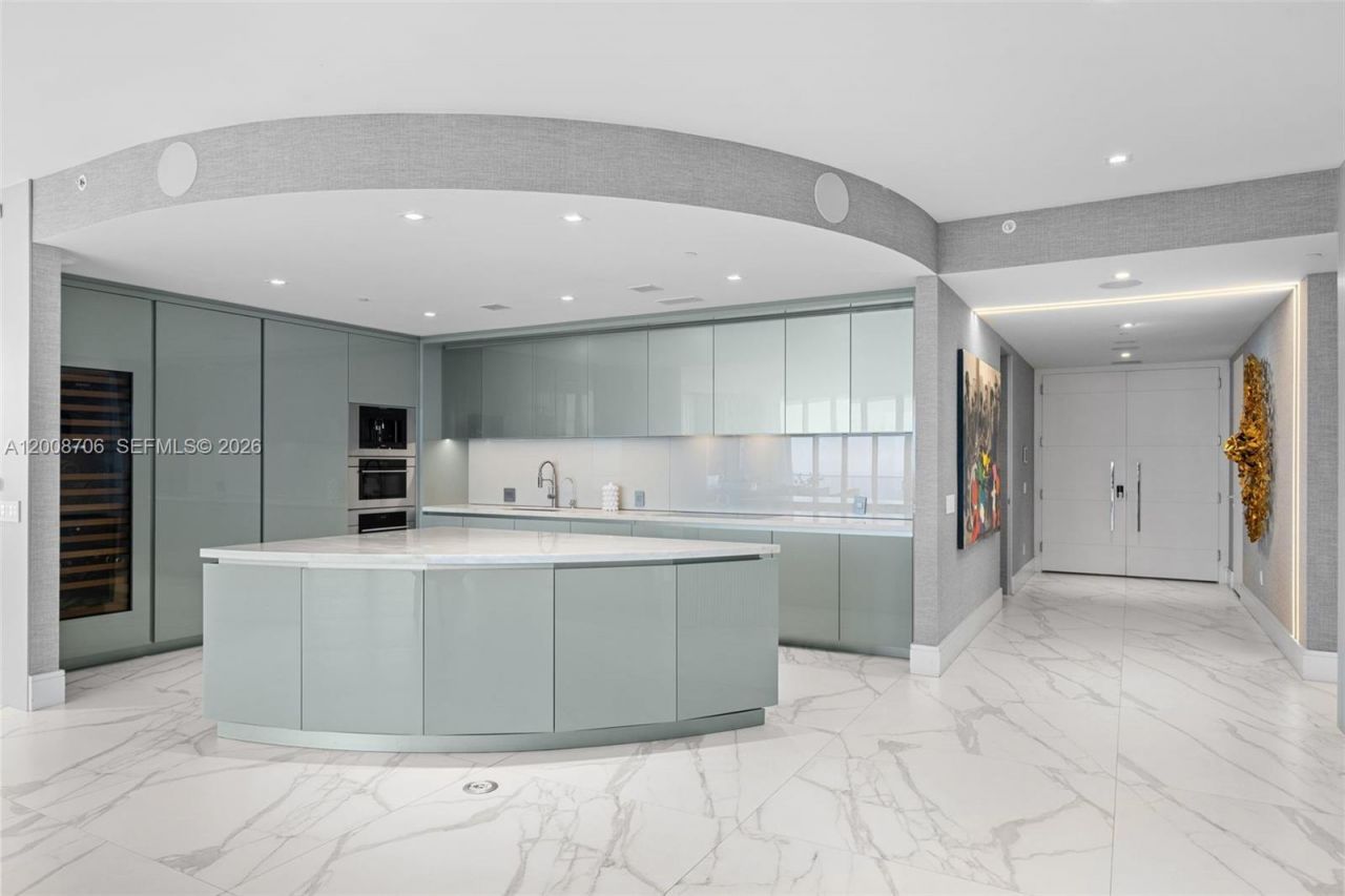 18975 Collins Ave, Unit 5200, Sunny Isles Beach, FL 33160 Photo