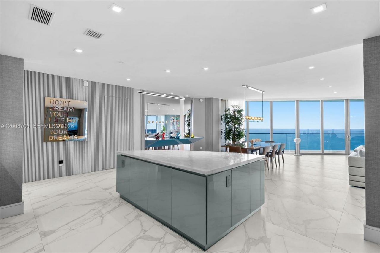 18975 Collins Ave, Unit 5200, Sunny Isles Beach, FL 33160 Photo