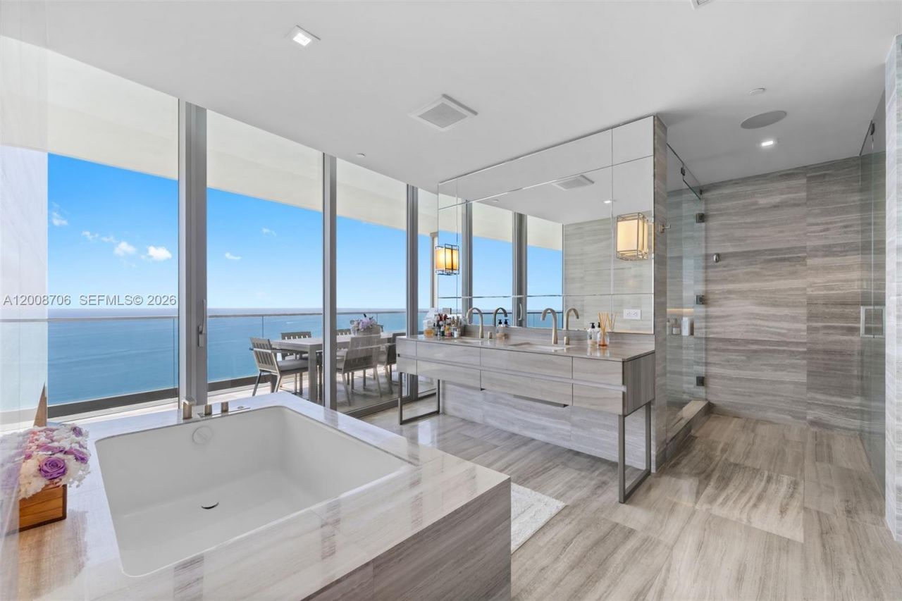 18975 Collins Ave, Unit 5200, Sunny Isles Beach, FL 33160 Photo